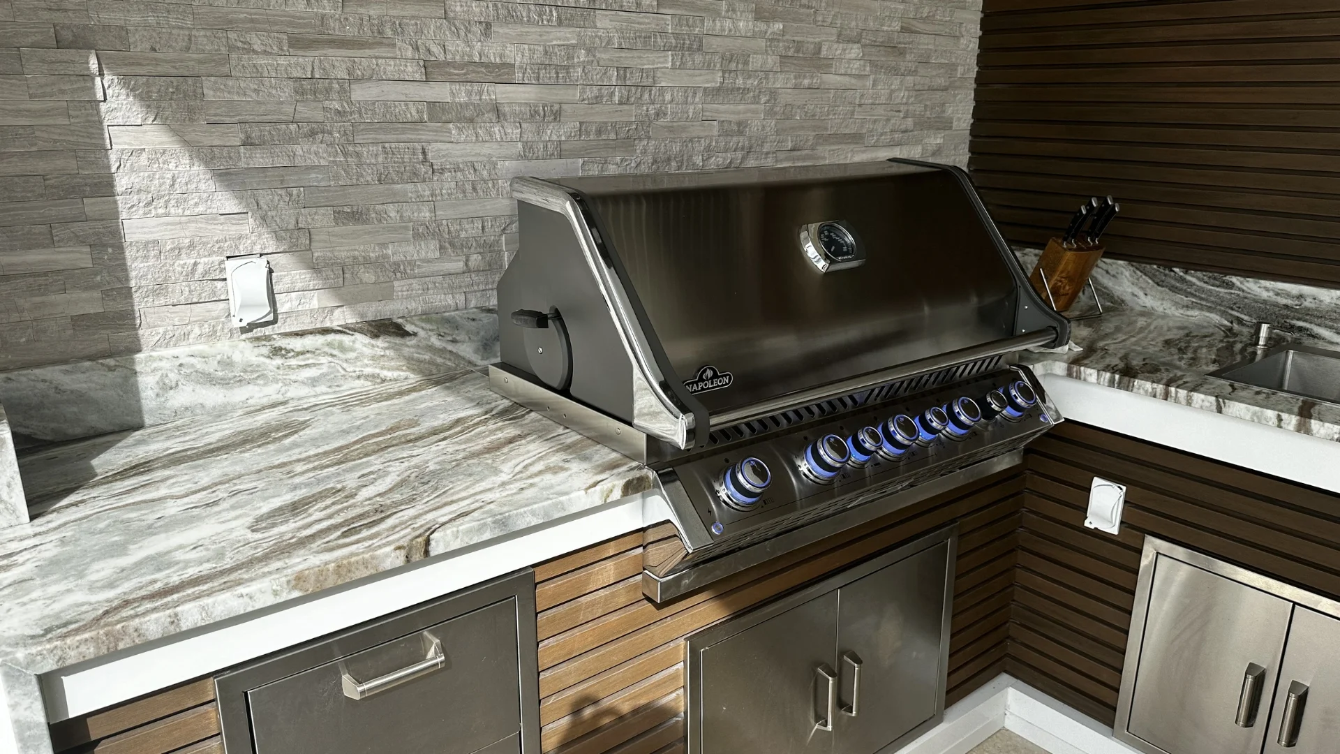 Outdoor Kitchen